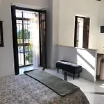 Makao Puerta Del Olivillo